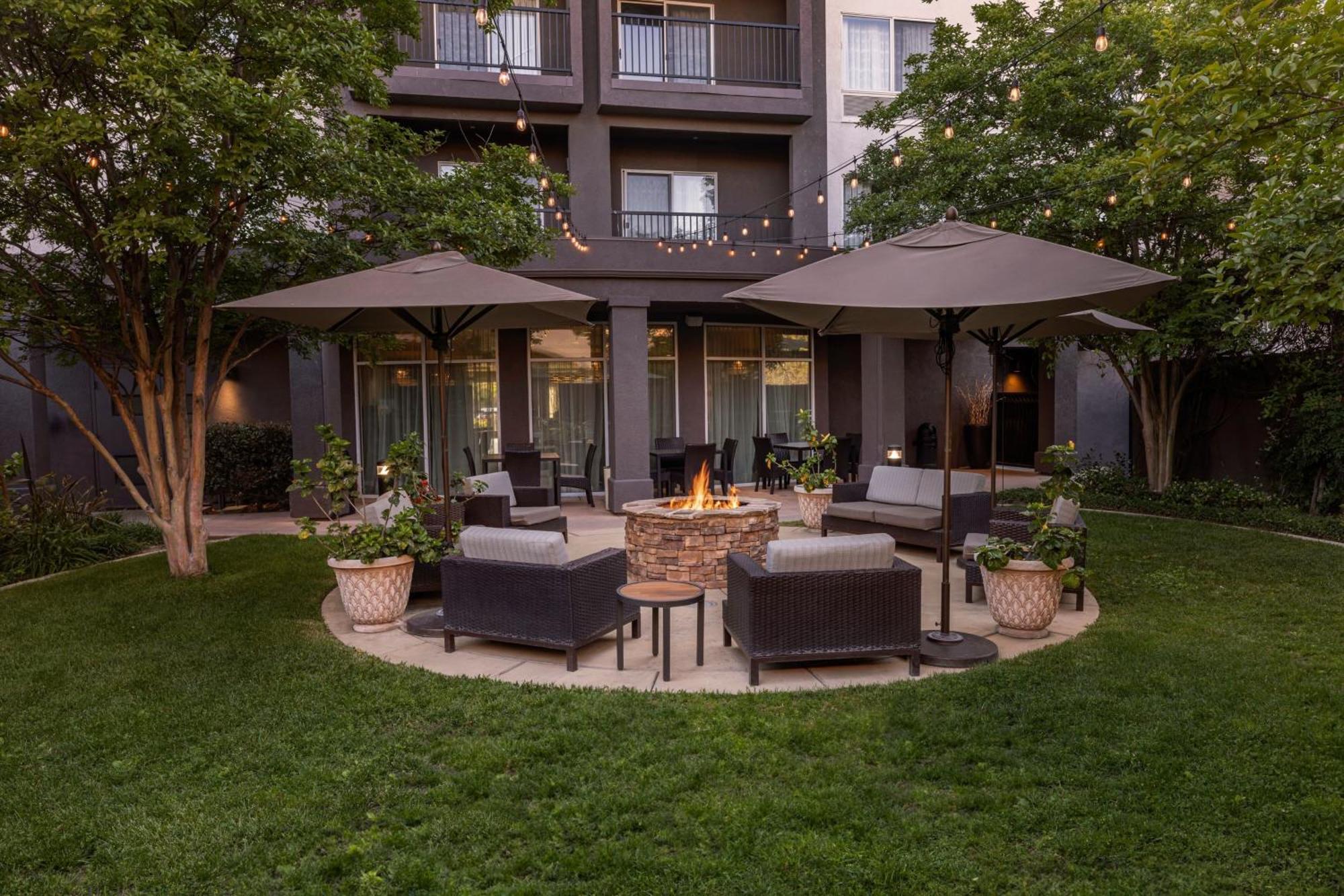 Courtyard Ventura Simi Valley Kültér fotó