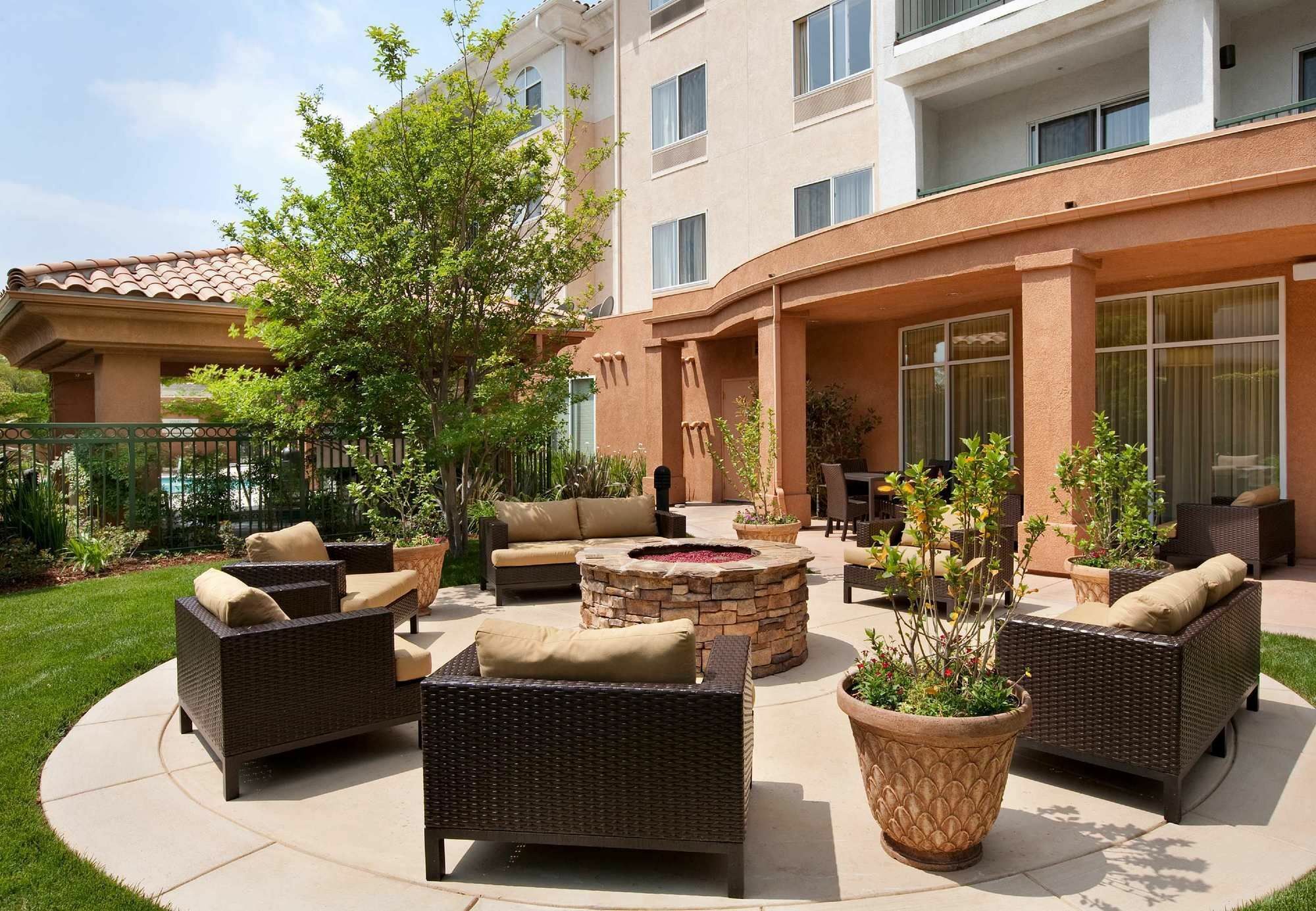 Courtyard Ventura Simi Valley Kültér fotó